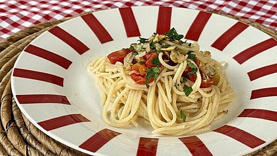 Berberechos, espaguetis y tomates cherry: la pasta más sabrosa y fácil del verano