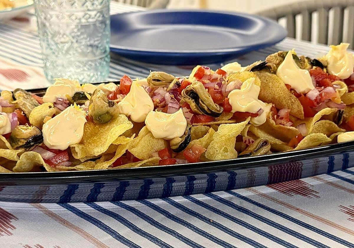 Mejillones en escabeche con papas fritas: el aperitivo que seguirá triunfando después del verano