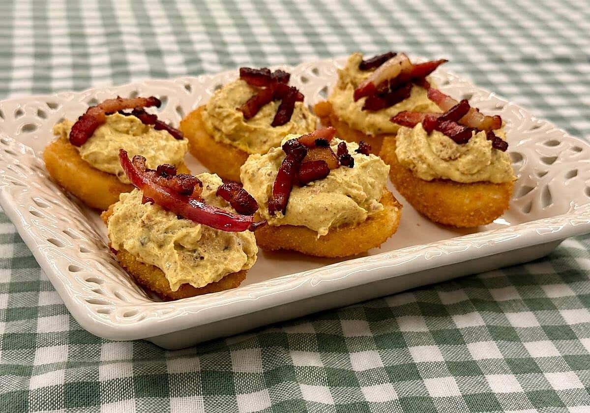 Huevos rellenos crujientes: la versión que cambia por completo esta icónica receta
