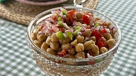 Cómo convertir un bote de garbanzos en un salpicón lleno de sabor