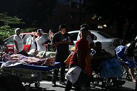 Exteriores aumenta a cinco los españoles muertos tras los seísmos y a 133 los desaparecidos
