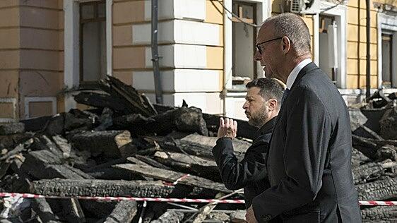 Merz visita Kiev por sorpresa: «Ucrania tiene por delante semanas decisivas»