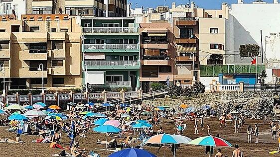 La Aemet enciende los avisos en Canarias: 40 grados, calima y rachas muy fuertes