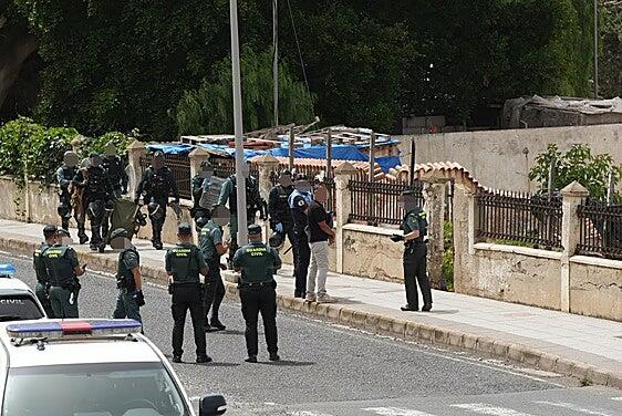 Se consuma el desahucio de 50 personas del edificio Mr. Leacock de Santa María de Guía: «No tengo a dónde ir»