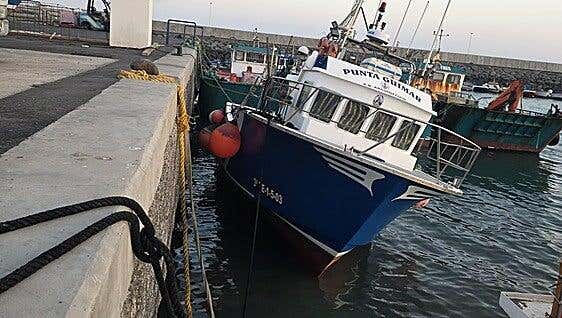 Un puerto convertido en charco engulle a los barcos en Castillo del Romeral