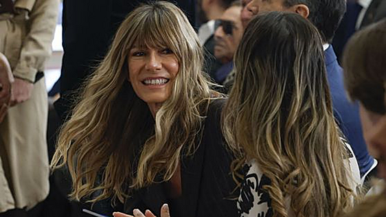 Begoña Gómez urge a la Audiencia Provincial a que le devuelva el pasaporte «dado la temporada de verano que se acerca»