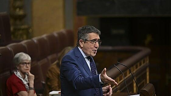 Patxi López carga contra Feijóo por nombrar a su padre y le insta a dejar de ser «tan ruin»