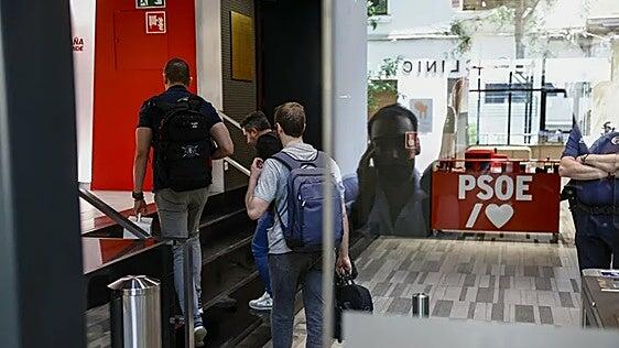 Pedraz consulta a la Fiscalía si imputa al PSOE por financiación ilegal como reclama ya el PP