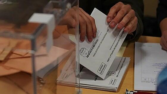 El Defensor del Pueblo recurre al Constitucional la suspensión del voto de los nacionalizados por la ley de nietos