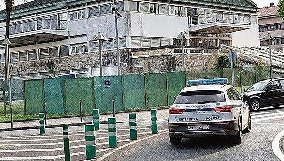 La Ertzaintza detiene en Irun por terrorismo a dos personas con información sobre guardias civiles