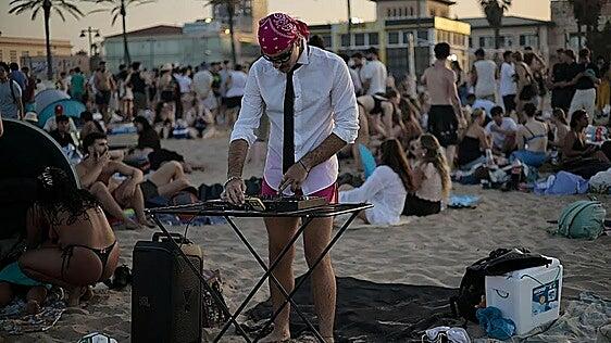 Un menor, detenido por agresión sexual en una playa de Valencia en la fiesta de San Juan