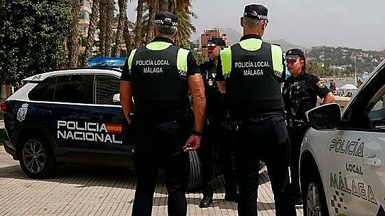 Asesta media docena de puñaladas a un hombre en Málaga con unas tijeras y le roba el móvil