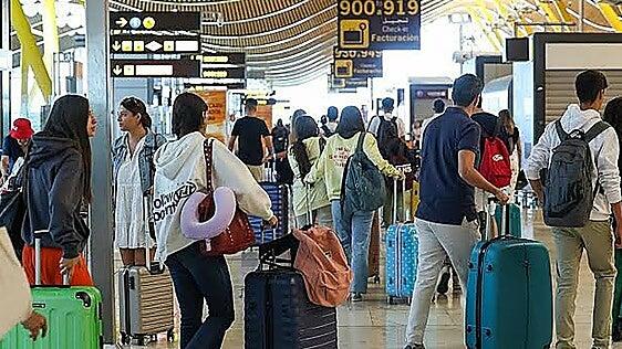 Dos años de prisión a un agente de viajes por estafar 15.000 euros a 26 universitarios de Almería