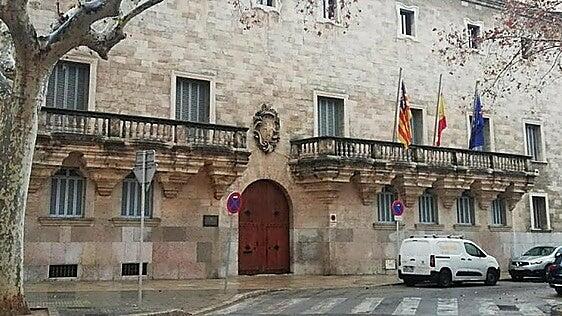 Un hombre niega haber violado a su pareja en Palma pero admite que le miró los genitales para ver si había estado con otros