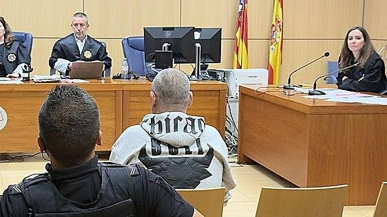 Juzgan a un hombre acusado de violar a una vecina que se negó a hacer un trío con su pareja en Valencia